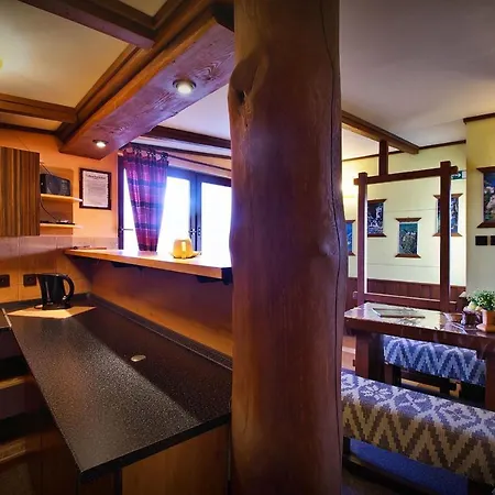Yellow Paradise House Apartment