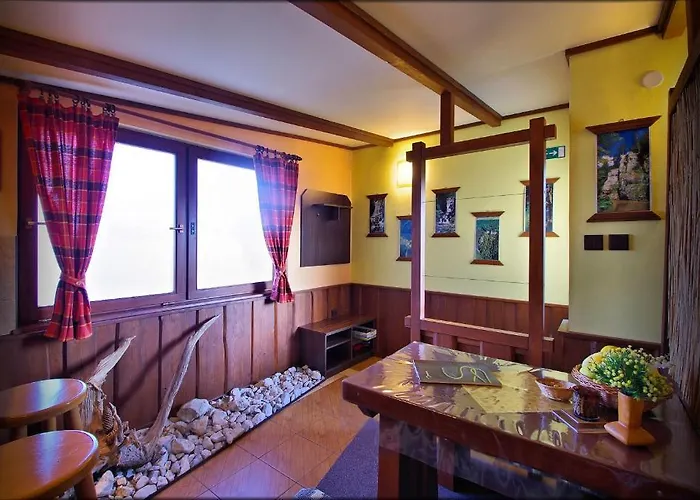 Yellow Paradise House アパート