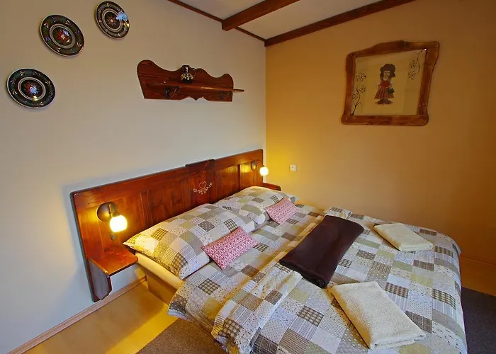 Yellow Paradise House アパート